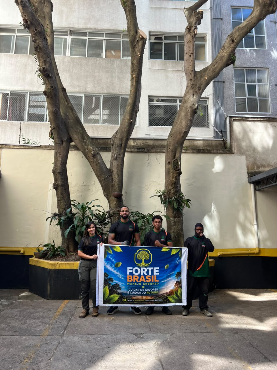 Equipe da FORTE BRASIL no local de trabalho